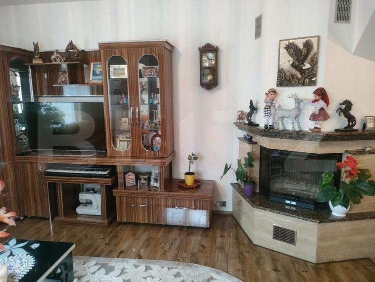 Casă individuală cu 8 camere cu Garaj în Marginea