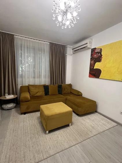 Apartament cu 3 camere semidecomandat, mobilat în Timpuri Noi