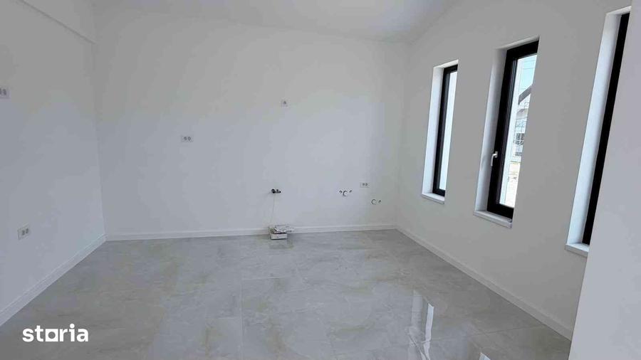 Casă cu 4 camere cu Teren 900 Mp în Podu Roș
