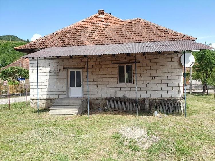 Casă cu 4 camere în Obârșa