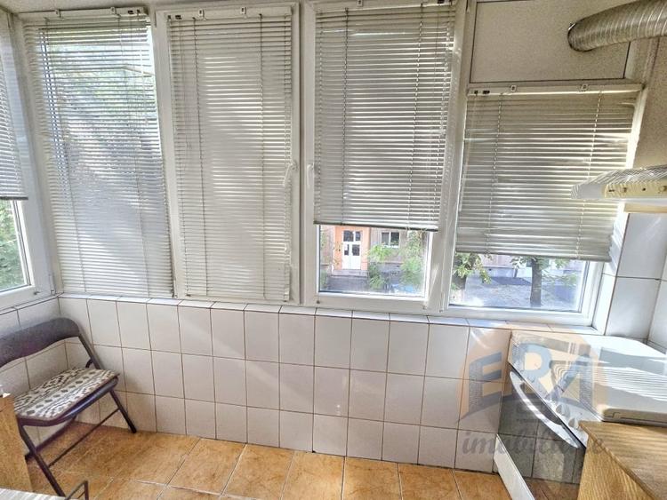 Apartament cu 3 camere decomandat, mobilat în Nufărul