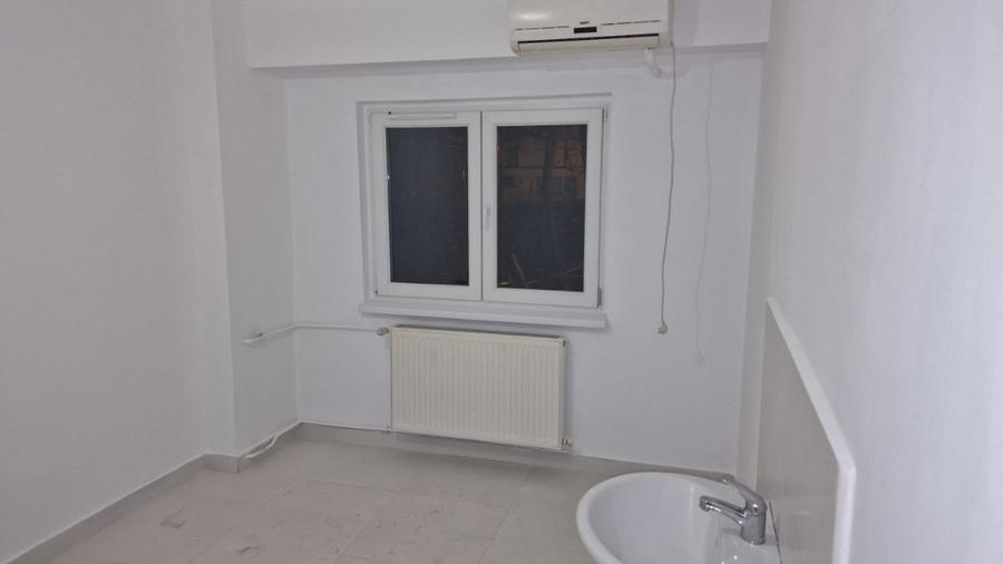 Apartament cu 3 camere decomandat, mobilat în Tei