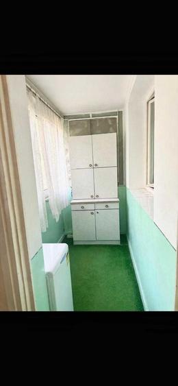 Apartament cu 3 camere semidecomandat în Titan