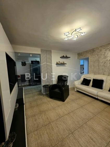 Apartament cu 3 camere decomandat, mobilat în Kamsas