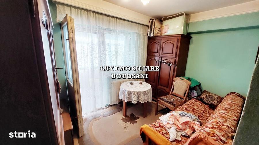 Apartament cu 4 camere decomandat în Central