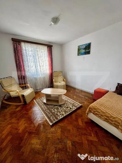 Apartament cu 4 camere semidecomandat în Central