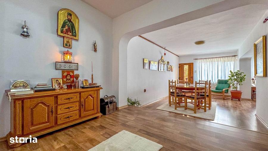 Casă cu 10 camere cu Teren 1422 Mp în Central