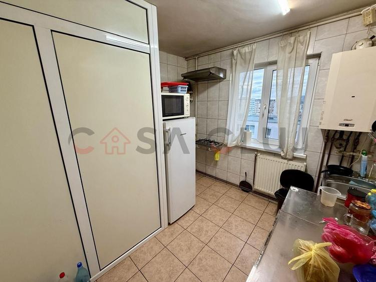 Apartament cu 4 camere semidecomandat, mobilat în Mănăștur