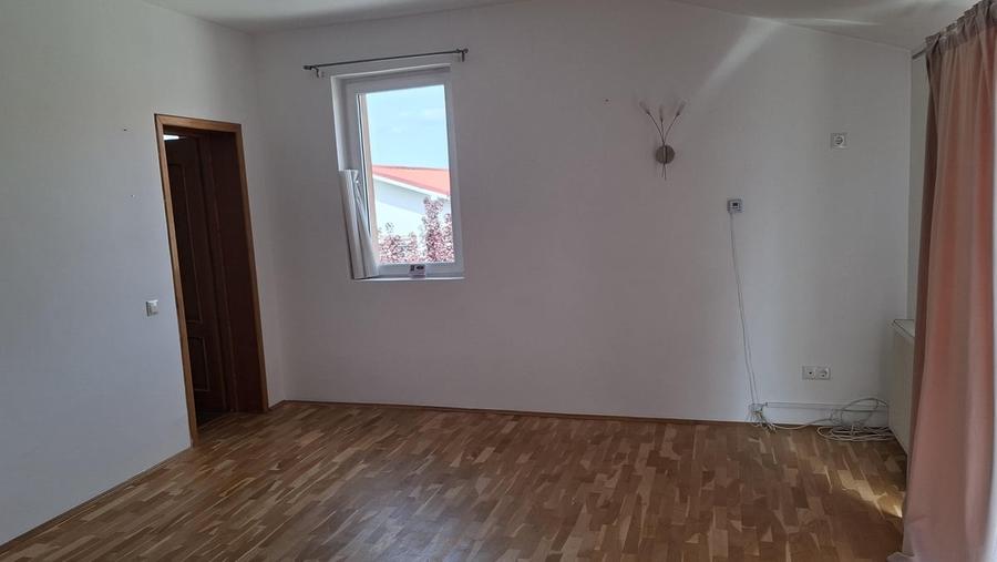 Casă cu 6 camere cu Teren 550 Mp în Corbeanca