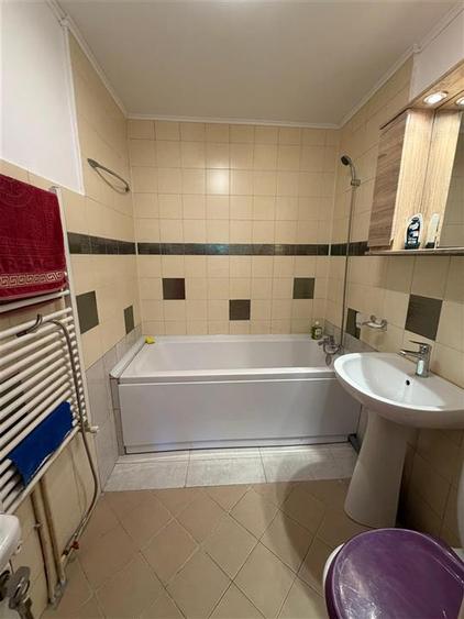 Apartament cu 3 camere decomandat în Frumoasa