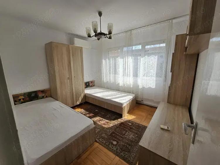 Apartament cu 4 camere semidecomandat în Dacia
