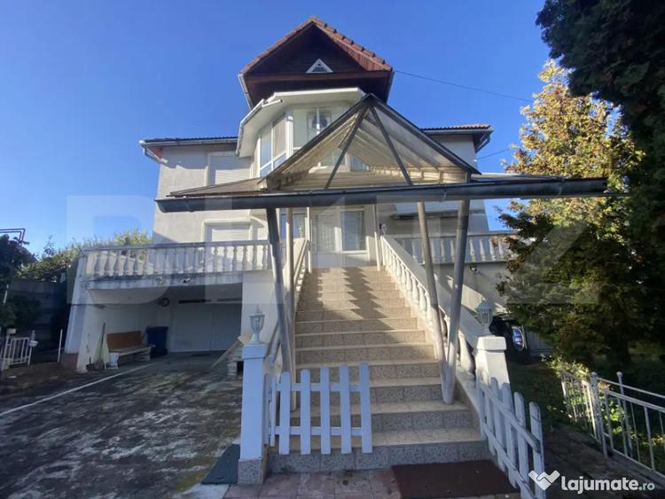 Casă cu 7 camere cu Teren 595 Mp în Central