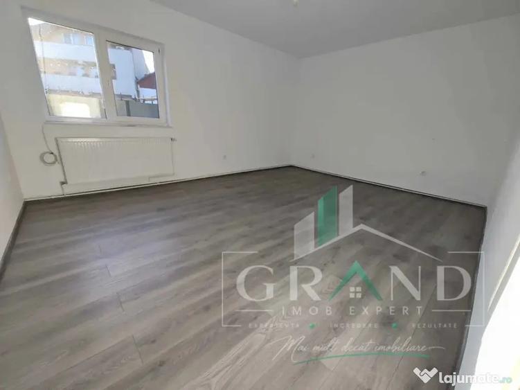 Casă cu 5 camere cu Teren 250 Mp în Central