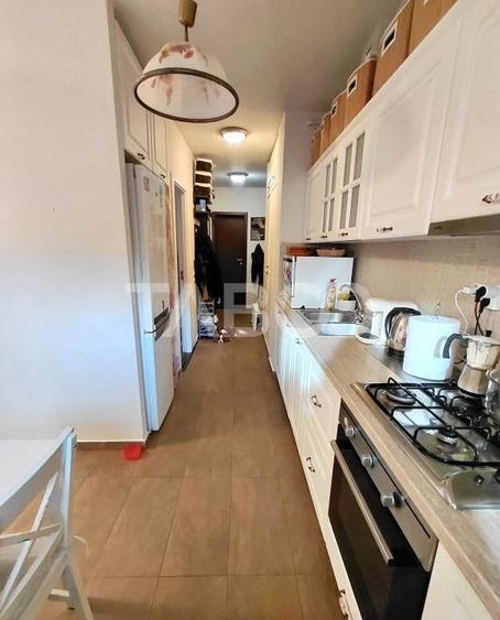 Apartament cu 3 camere decomandat în Borhanci