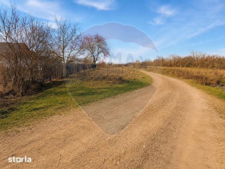 Teren de 1520 mp, în Periș