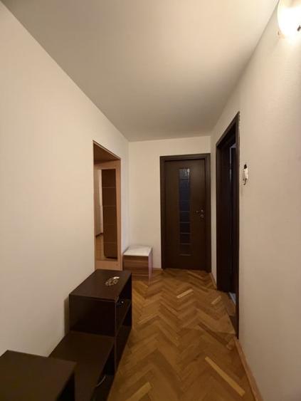 Apartament cu 4 camere decomandat, mobilat în Steaua