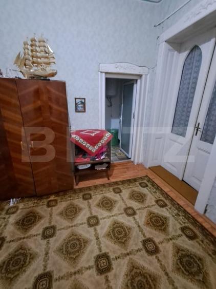 Casă individuală cu 6 camere cu Canalizare în Variaș