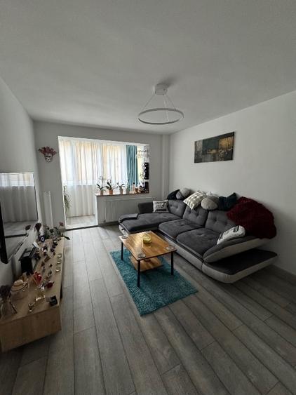 Apartament cu 2 camere semidecomandat, mobilat în Vlahuță