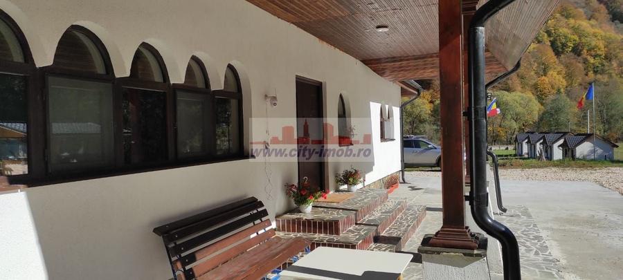 Casă individuală cu 5 camere cu Piscina în Sătic