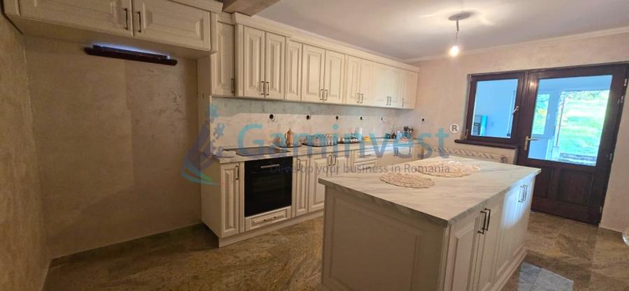 Casă individuală cu 5 camere cu Canalizare în Beiuș