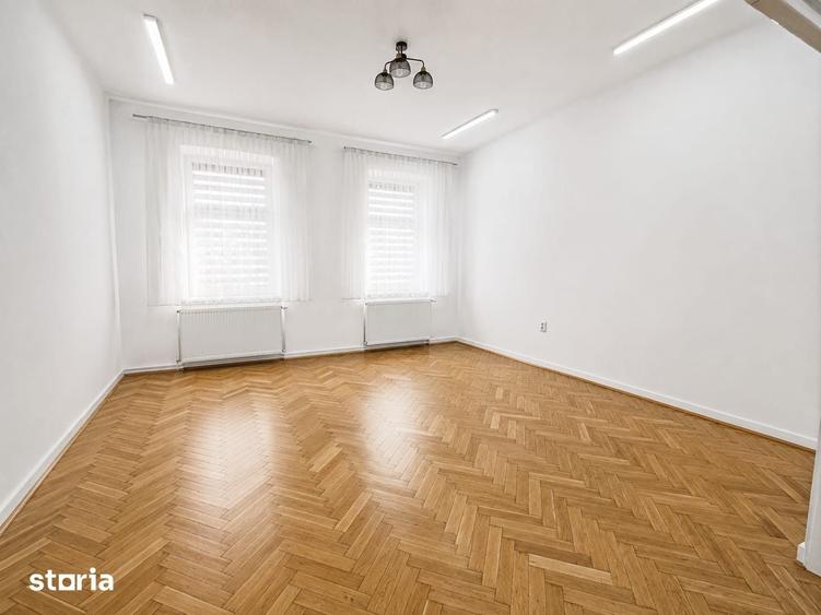 Casă cu 4 camere cu Teren 400 Mp în Central