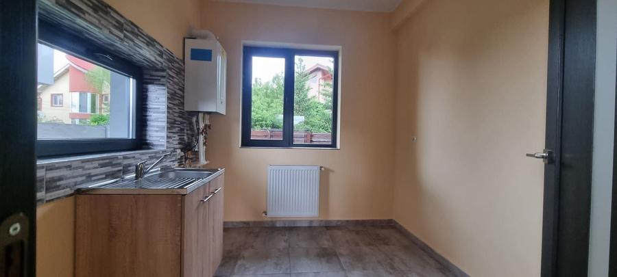 Duplex cu 4 camere cu Canalizare în Domnești