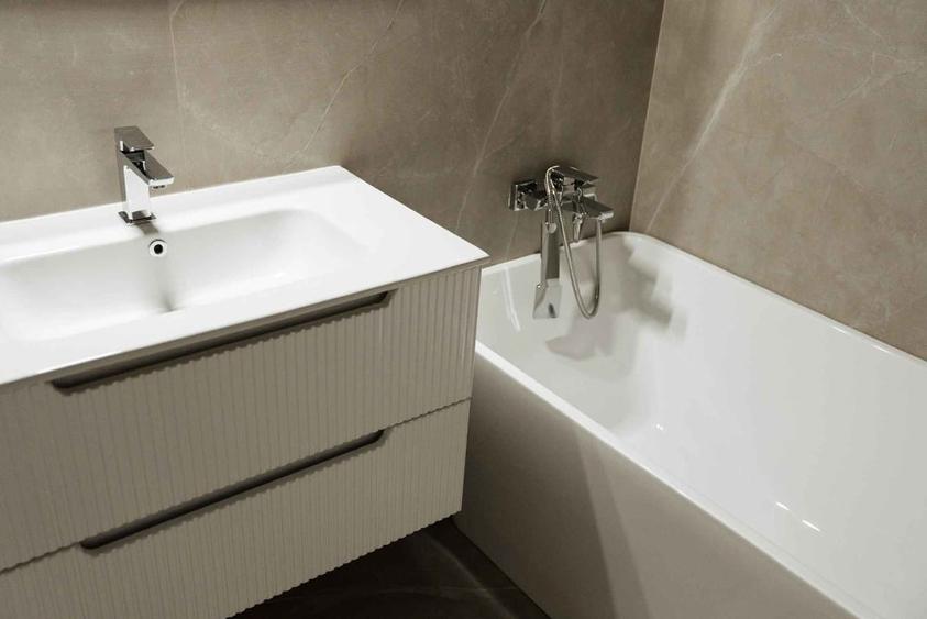 Apartament cu 3 camere decomandat, mobilat în Central