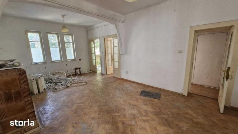 Casă cu 2 camere decomandat cu Teren 66 Mp în Dorobanți