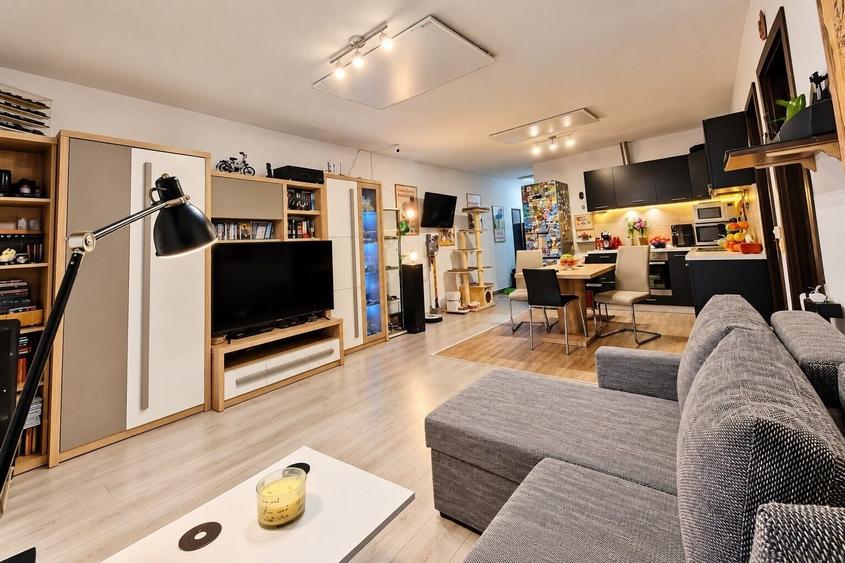 Apartament cu 3 camere decomandat, mobilat în Tunari