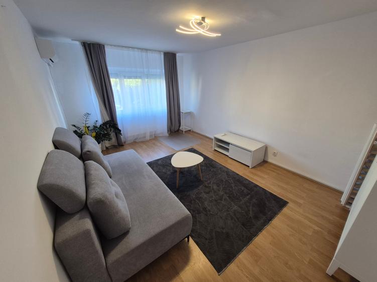 Apartament cu 3 camere decomandat în Spitalul Județean