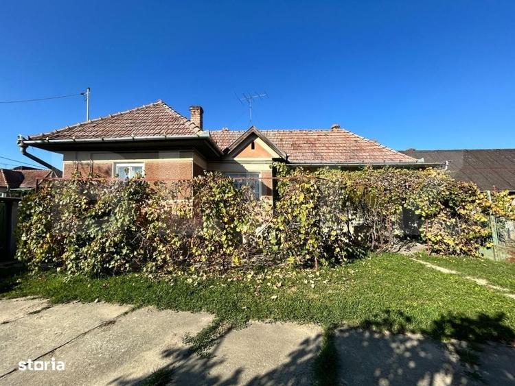 Casă cu 3 camere în Acățari