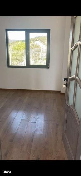 Casă cu 4 camere în Ciritei