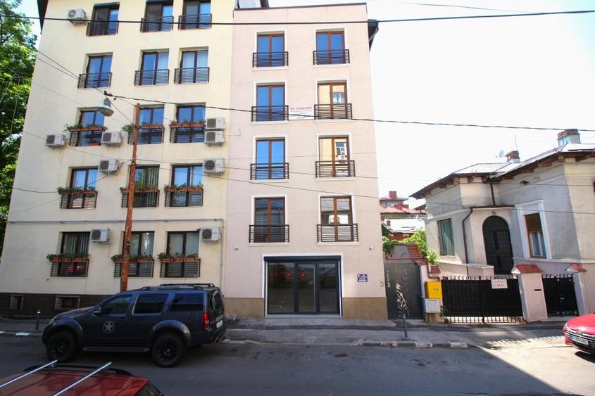 Spațiu comercial, de 67.400001525879 mp, în Dacia