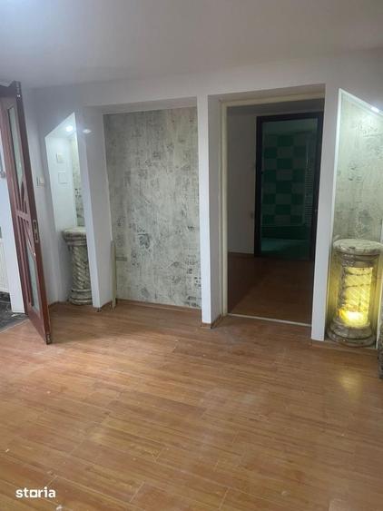 Casă cu 9 camere cu Teren 200 Mp în Fundeni