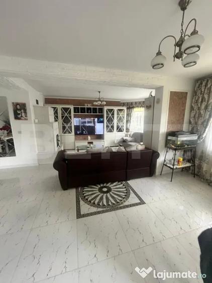 Casă cu 8 camere cu Teren 450 Mp în Central