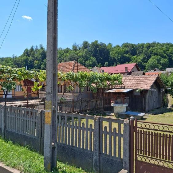 Casă cu 4 camere cu Teren 815 Mp în Tătărani