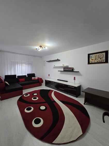 Apartament cu 3 camere decomandat în Micro 16