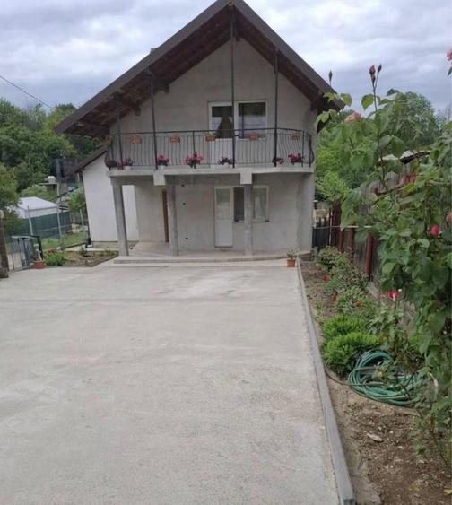 Casă cu 4 camere în Războieni