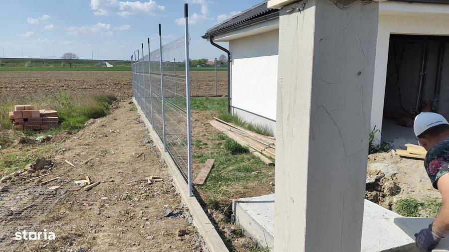 Casă cu 4 camere în Exterior Vest