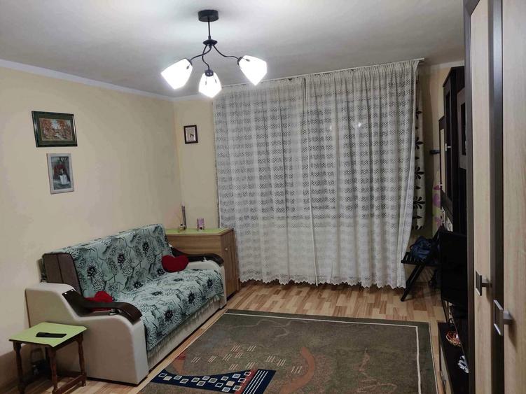 Garsonieră decomandată în Coman