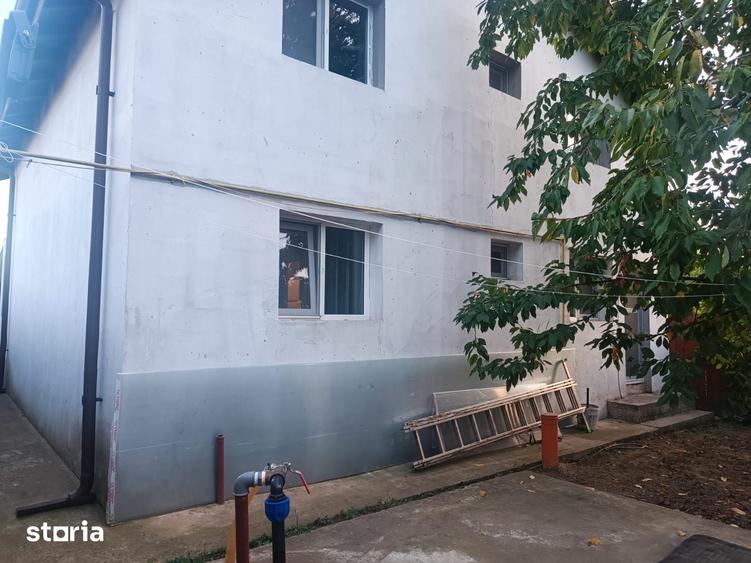 Casă cu 6 camere cu Teren 500 Mp în Gruiu