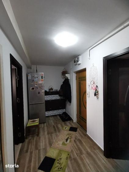 Apartament cu 3 camere semidecomandat în Tudorul Vechi