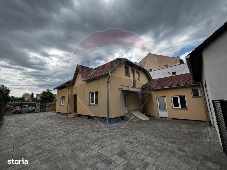 Casă cu 4 camere în Central