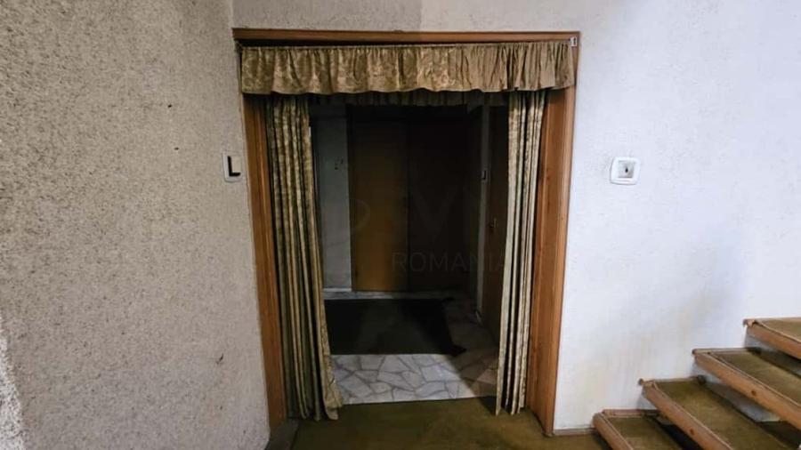 Casă individuală cu 4 camere cu Canalizare în Centrul Istoric