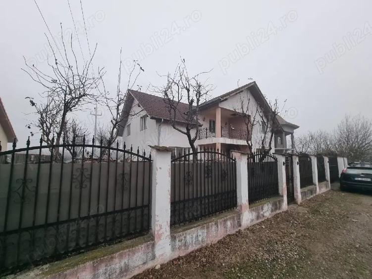 Casă cu 5 camere cu Teren 510 Mp în Bujoreni