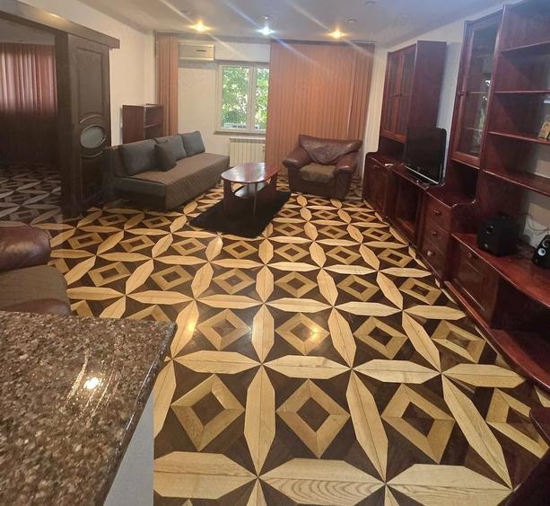 Apartament cu 3 camere semidecomandat în Decebal
