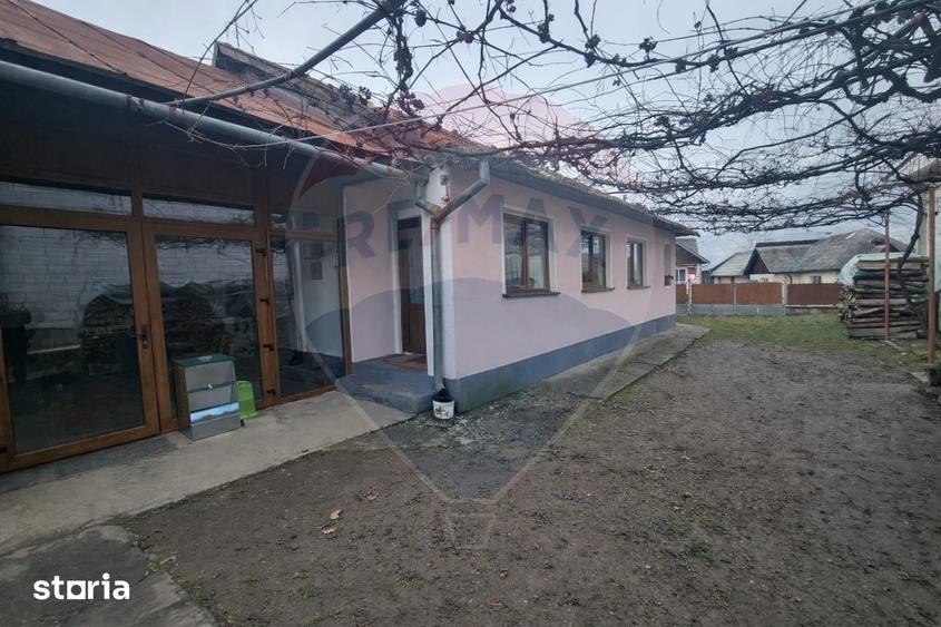 Casă cu 5 camere cu Teren 1497 Mp în Sarasău