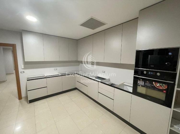 Apartament cu 4 camere semidecomandat în Herăstrău