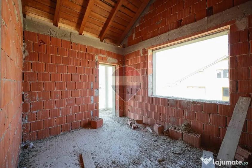 Casă cu 4 camere cu Teren 161 Mp în Central