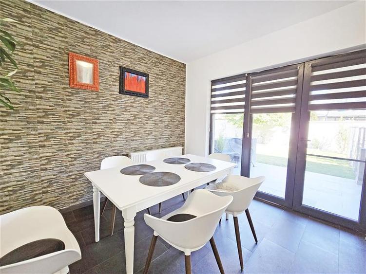 Duplex cu 4 camere cu Canalizare în Domnești